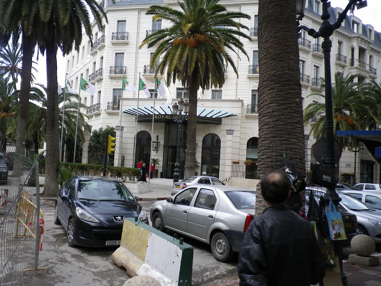 657 hotel royal bd gallieni.JPG